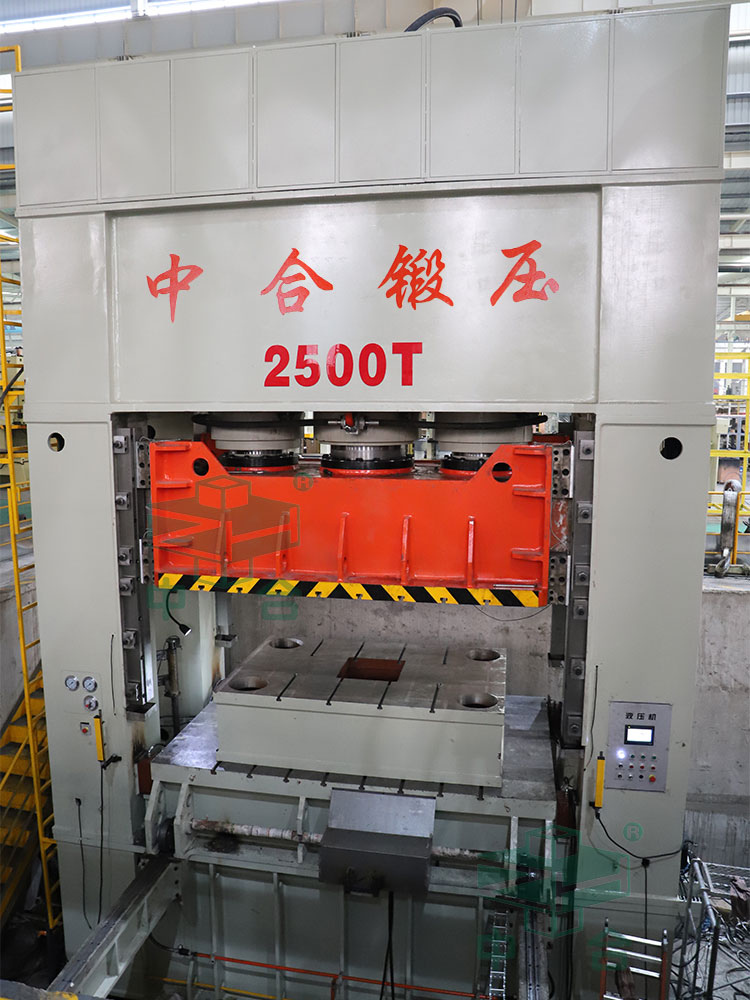 2500噸框架式液壓機(jī)車(chē)間試機(jī)