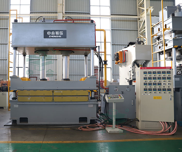 400噸四柱液壓機(jī)車間實物.jpg