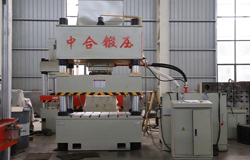 中合鍛壓高品質(zhì)、高效率三梁四柱液壓機(jī)