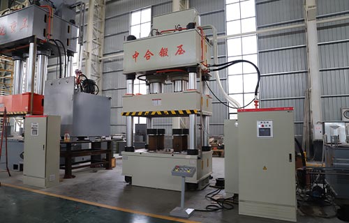 購買800噸四柱液壓機時需要考慮哪些因素？